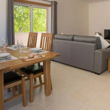 Modern 2 Bed Apartment