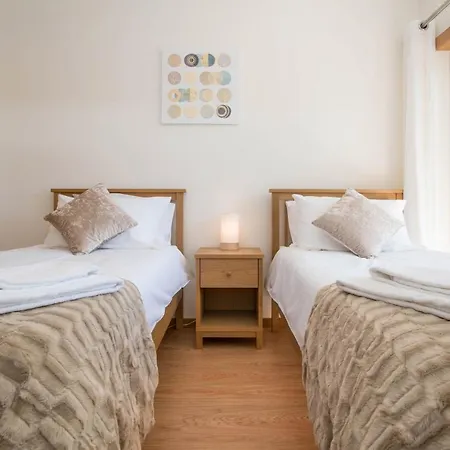 Modern 2 Bed *