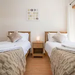 Modern 2 Bed *