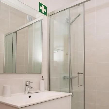 Modern 2 Bed *