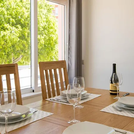 Modern 2 Bed Armação de Pêra