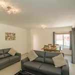 Modern 2 Bed
