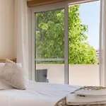 Modern 2 Bed *
